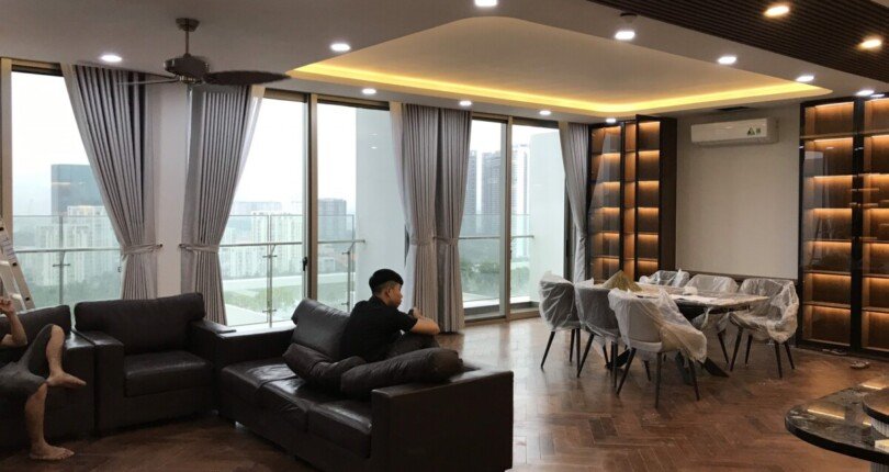 toan canh phong khach rong rai sang trong 810x430 - Mua bán Penthouse Midtown Phú Mỹ Hưng T7/2023 giá rẻ