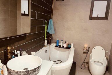 toilet-day-du-thiet-bi-co-bon-tam-nam