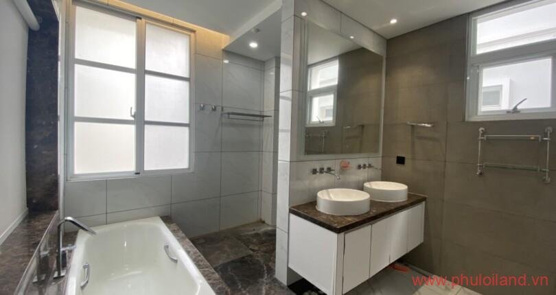 toilet-day-du-thiet-bi-ve-sinh