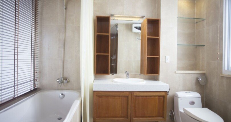 toilet sang trong trong can ho ban 810x430 - Mua bán Penthouse Phú Mỹ Hưng Khu phố Cảnh Viên 3 T7/2023