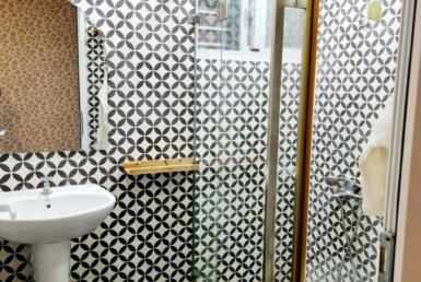 toilet-trong-can-ho-ban