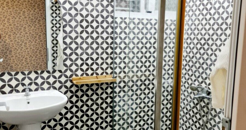 toilet trong can ho ban 1 810x430 - Mua bán căn hộ Chung cư Star Hill Quận 7 T7/2023 giá rẻ