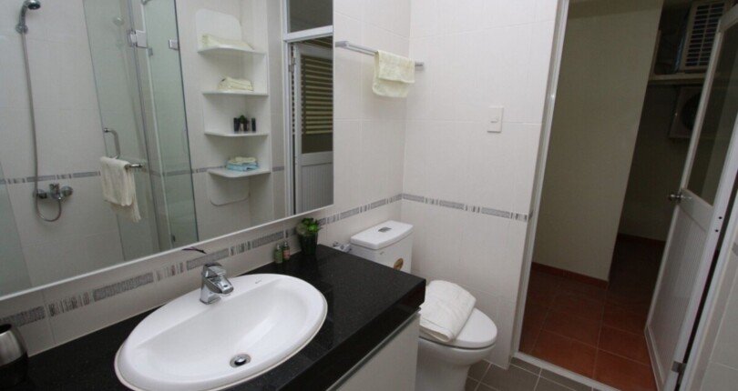 tollet can ho ban Copy 810x430 - Bán căn hộ chung cư Riverside Residences, 148m2, 03pn, giá 8.9 tỷ, nhà đang có hợp đồng thuê.