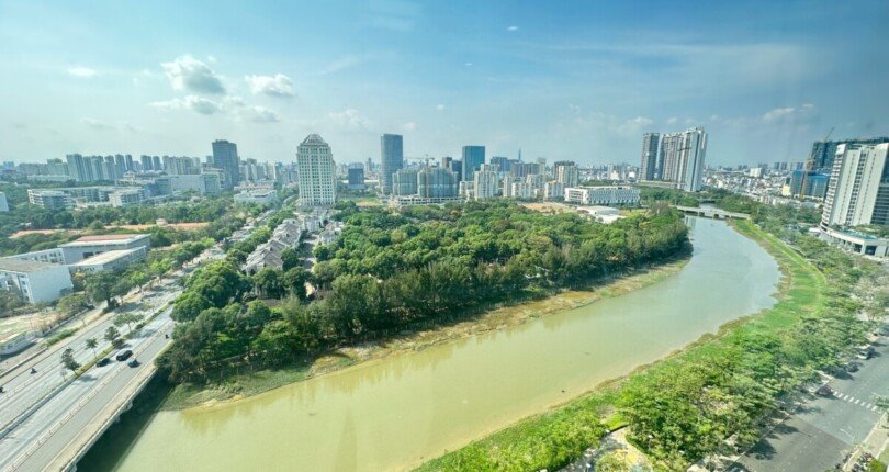 view can ho can cho thue 810x430 - Cho thuê căn hộ Midtown (The Grand) 130m2, lầu cao, giá 1.600usd/tháng, nội thất đầy đủ, nhà đang trống.