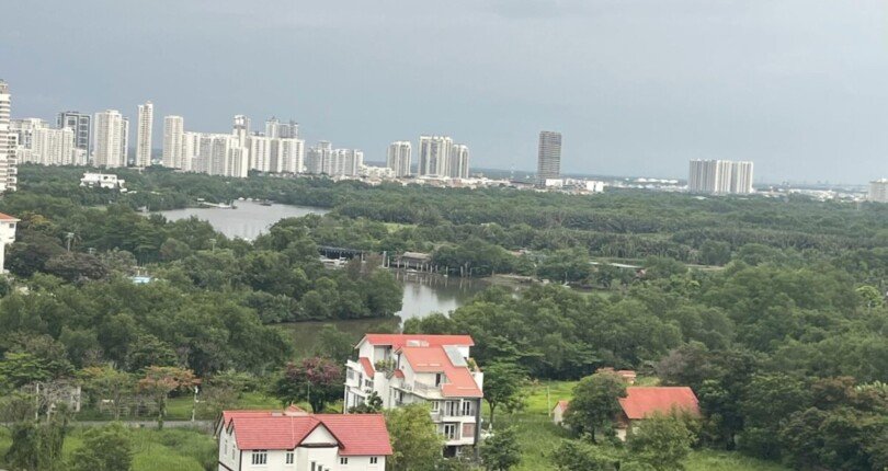 view nhin tu ban cong can ho can ban 1 810x430 - Mua bán căn hộ Saigon South Residences Phước Kiển, Nhà Bè T7/2023 giá rẻ