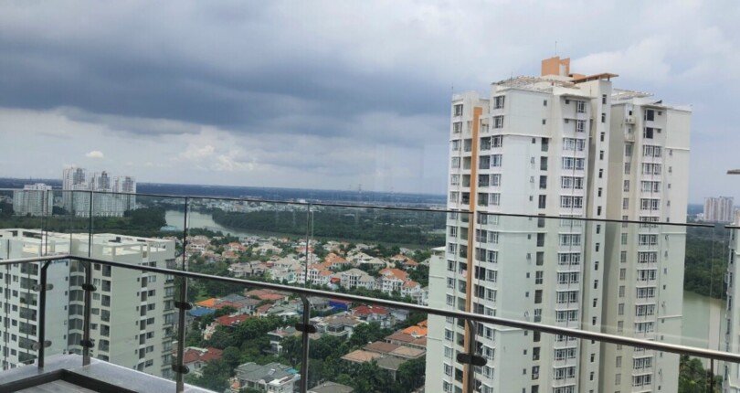 view nhin tu ban cong can ho can ban 810x430 - Bán lỗ Penthouse Antonia 256m2 1 sàn giá chỉ còn 19,6 tỷ