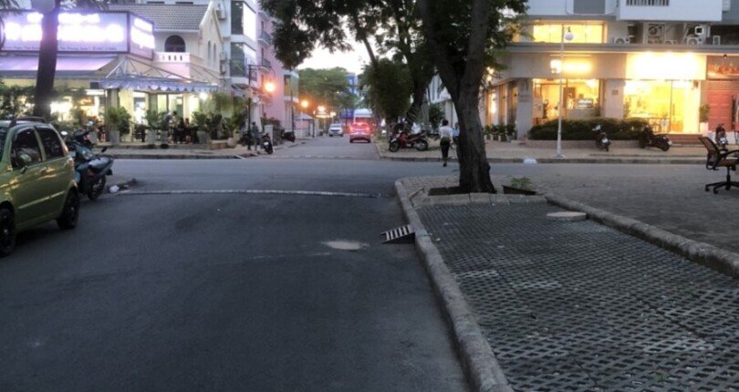 z4453111009606 2658796c6487c364ce125e655d9f7bb7 810x430 - Cho thuê Shophouse góc Mỹ Khánh, tổng diện tích 162m2 bao gồm 1 trệt, 1 lửng, chiều ngang lên đến 12,5m - Giá: 3500USD/Tháng