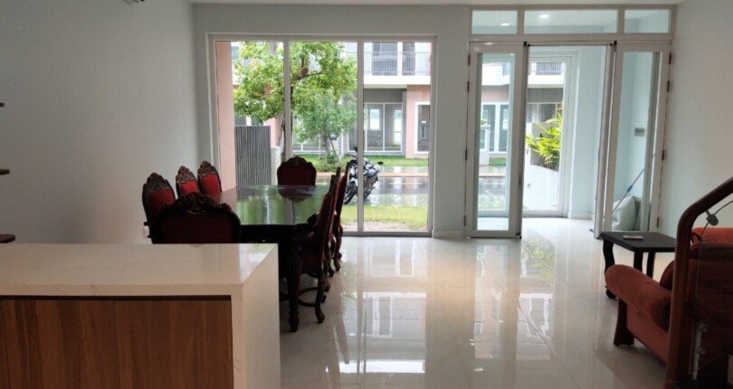 z4463980456209 37db1aa2c5e8570d6383d6eb9eca48b5 810x430 - Cần bán nhà phố Khu Đô Thị Dragon Village 90m2, 3PN, 4WC, Full nội thất cao cấp - Giá: 7,1 tỷ