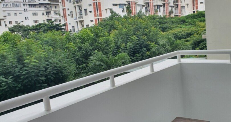 ban cong 810x430 - Cần Bán Căn Hộ Hưng Vượng, 2 phòng Ngủ, 2wc, 70m2, giá 2,95 tỷ