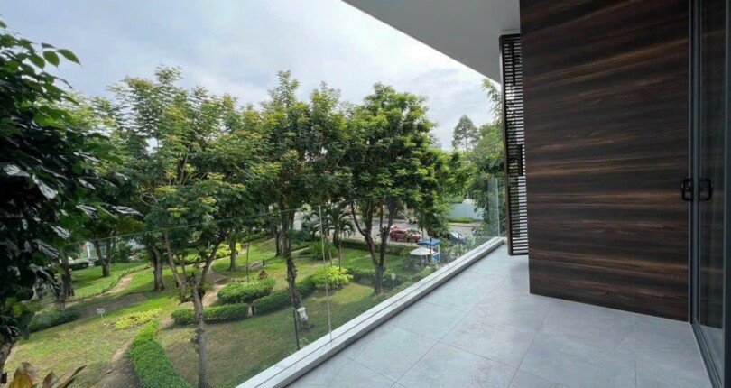 ban cong phong ngu master truc dien cong vien my gia 1 810x430 - Mua bán nhà Biệt thự tứ lập Khu Mỹ Gia 1, Quận 7 T7/2023 giá rẻ