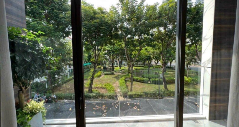 ban cong san vuon truc dien cong vien 810x430 - Mua bán nhà Biệt thự tứ lập Khu Mỹ Gia 1, Quận 7 T7/2023 giá rẻ