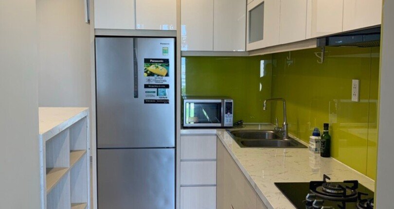 bep can ho ban 3 810x430 - Bán căn hộ chung cư Green Valley , 96m2, tầng 8 giá , 5.450 tỷ, nội thất đầy đủ, view sân golf.