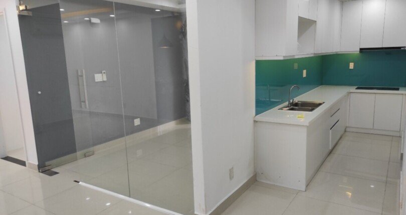 bep can ho ban 5 810x430 - Chỉ 5.150 tỷ, sở hữu ngay căn hộ chung cư Scenic Valley 1 , 03pn, căn góc, view thoáng.