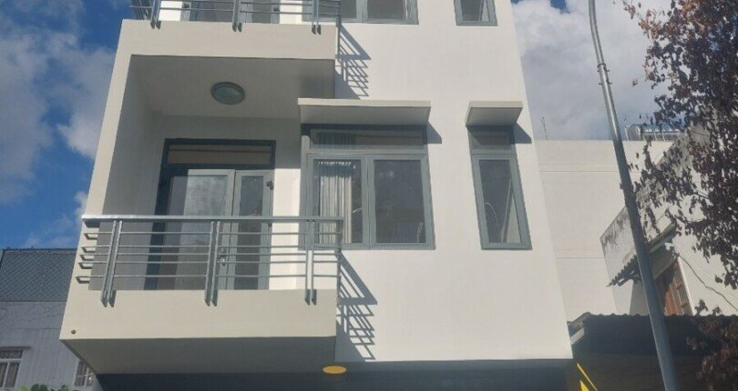 can ban can nha phuong phu my q7 sai gon 1 810x430 - Cần Bán Căn Nhà Ngang 5 m Dài 16m Phường Phú Mỹ 1 Trệt 3 Lầu Giá 12,6 tỷ