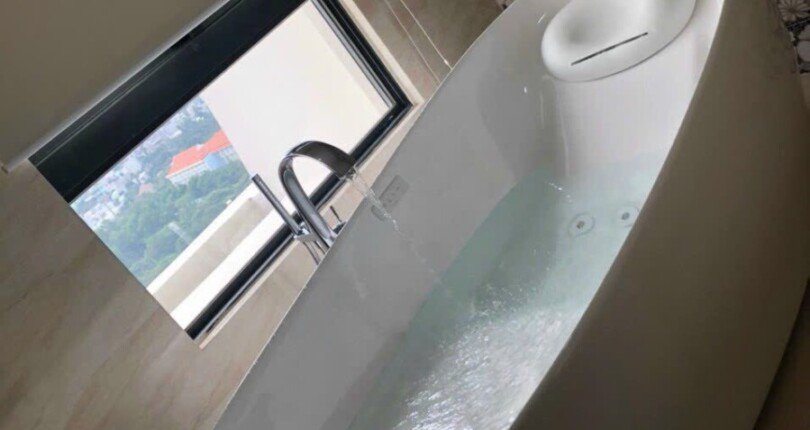 can canh toilet co bon tam nam 810x430 - Mua bán Penthouse Nam Phúc Le Jardin T7/2023 giá rẻ