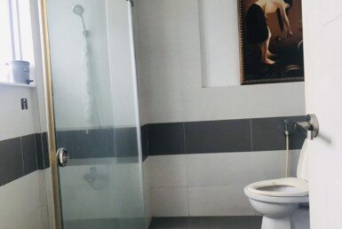 can-ho-co-hai-toilet-day-du-thiet-bi-nhu-hinh