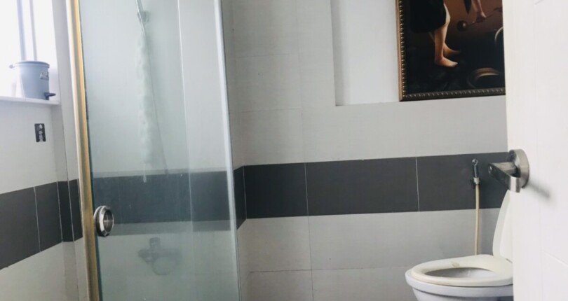 can ho co hai toilet day du thiet bi nhu hinh 810x430 - Bán gấp căn hộ Happy valley, 100m2, căn góc, giá 5,1 tỷ - rẻ nhất thị trường