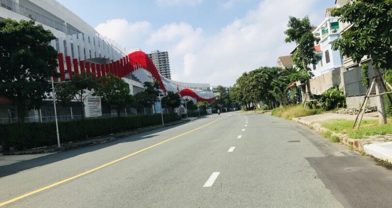 dat gan troung canada va duong so 23 tan phu q7 810x430 - Mua bán đất nền biệt thự đơn lập Khu phố Nam Thông Phú Mỹ Hưng T7/2023