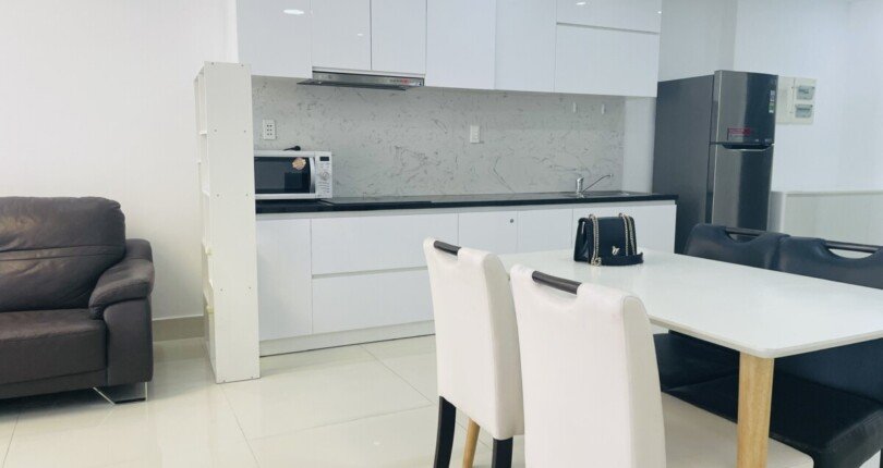hinh anh ban an va bep can ho can ban 810x430 - Cho thuê căn hộ chung cư Scenic Valley 1, 02pn, giá 19tr/tháng, nhà đang trống, nội thất đầy đủ.