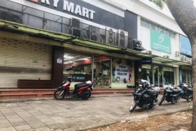 hinh-anh-day-shop-mat-duong-nguyen-van-linh