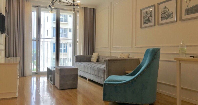 hinh anh phong khach can ho ban Copy 810x430 - Bán căn hộ chung cư Scenic Valley 1, 77m2, căn góc, view Đông Nam, giá 4.1 tỷ, nội thất đầy đủ.