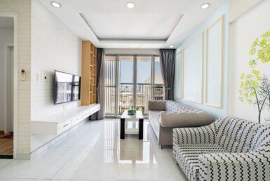 hinh-anh-phong-khach-can-ho-ban-thoang