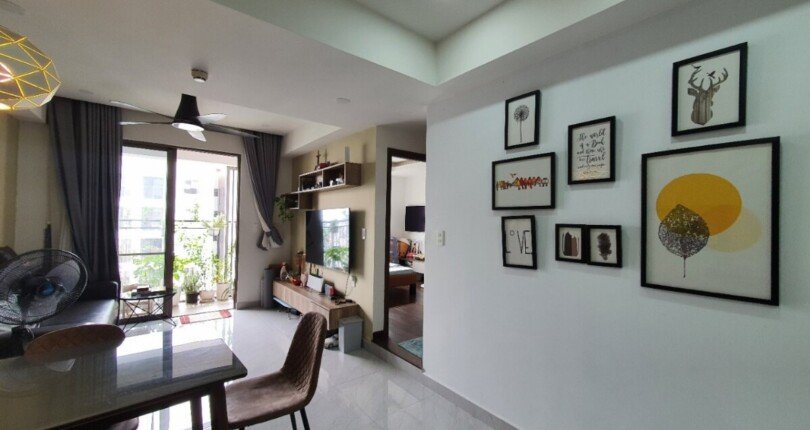 hinh anh phong khach can ho can ban 1 810x430 - Kẹt tiền bán gấp căn hộ chung cư Saigon South, 72m2, giá 3,6 tỷ, nội thất đầy đủ, tầng cao.