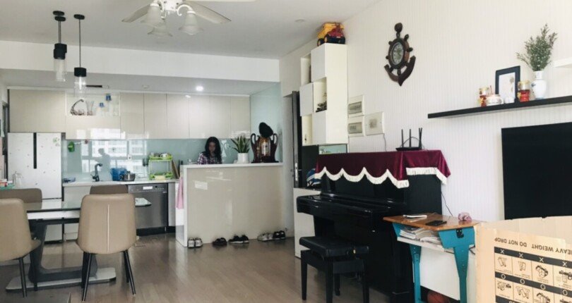 hinh anh phong khach can ho happy valley can ban 810x430 - Bán gấp căn hộ Happy valley, 100m2, căn góc, giá 5,1 tỷ - rẻ nhất thị trường