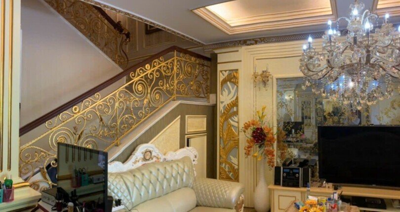 hinh anh phong khach tang tret 810x430 - Mua bán nhà liền kề Khu Chateau Phú Mỹ Hưng T7/2023 giá rẻ