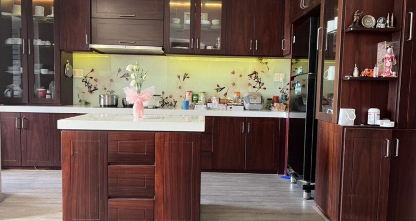 khong gian bep rong rai 810x430 - Bán gấp căn hộ Green Valley, 120m2, 3pn, nội thất cao cấp, giá 6 tỷ rẻ nhất thị trường