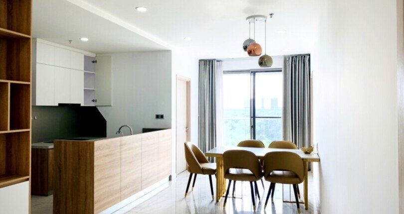 khong gian phong an va bep 810x430 - Chủ nhà kẹt tiền gửi bán gấp căn hộ Midtown m5, căn góc, 135m2, giá 8,5 tỷ