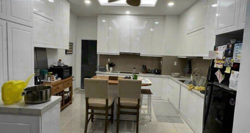 khong gian phong bep 1 810x430 - Bán gấp căn biệt thự sân vườn Ground house Riverside Residence, 384m2, giá 20 tỷ