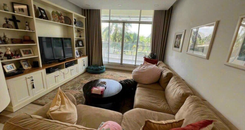 khong gian phong khach 4 810x430 - Bán gấp căn biệt thự sân vườn Ground house Riverside Residence, 384m2, giá 20 tỷ