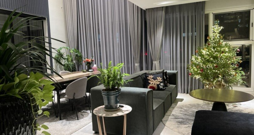 khong gian phong khach can ho ban 2 810x430 - Mua bán căn hộ thông tầng Happy Valley Premier, nội thất cao cấp, giá 16 tỷ rẻ nhất thị trường