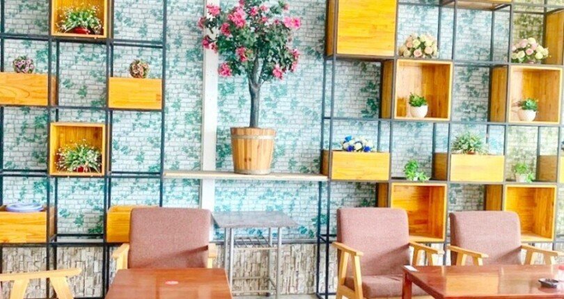 khuon canh quan caffe 810x430 - Xuất cảnh cần bán nhà phố 1.583m2 đất, mặt tiền đường lớn Đào Sư Tích, Phước Lộc , Nhà Bè.