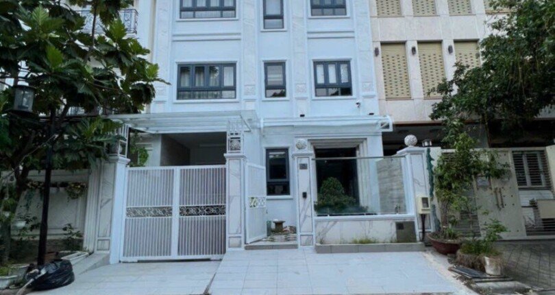 mau nha biet thu nam thong phu my hung 810x430 - Mua bán nhà đất Phú Mỹ Hưng Q7 T7/2023 giá rẻ