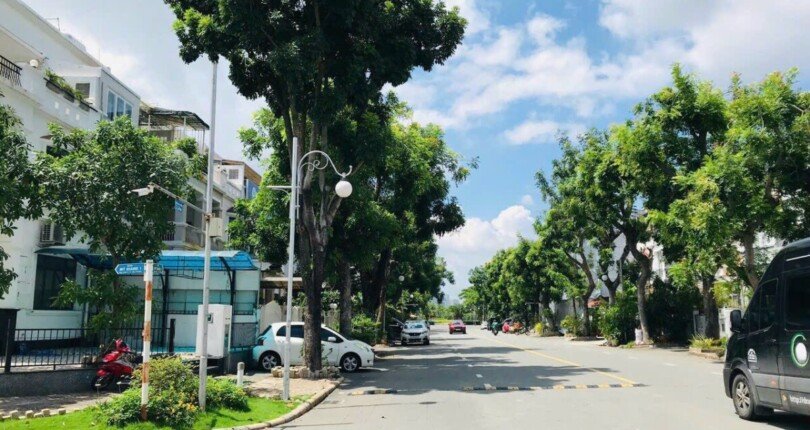 nha biet thu cho thue toa lac tren duong n phuong tan phong q7 810x430 - Cho thuê biệt thự số 01 đường N Khu phố Mỹ Giang 1 Phú Mỹ Hưng t7/2023 giá rẻ