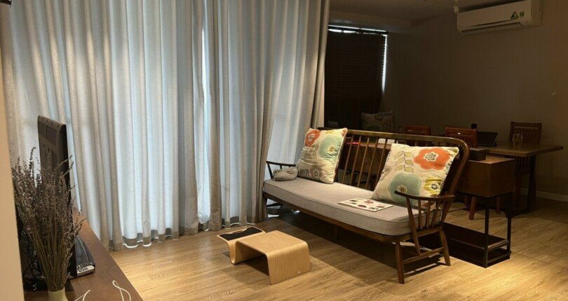 phong khach can ho ban 810x430 - Bán căn hộ chung cư Scenic Valley 1 , 02pn, nội thất đầy đủ, tầng cao , giá 3.9 tỷ, xem nhà dễ.