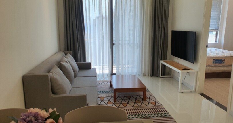 phong khach can ho can cho thue 810x430 - Bán căn hộ chung cư Saigon South, 71m2, tầng trung, giá 3.650 tỷ, nội thất đầy đủ.