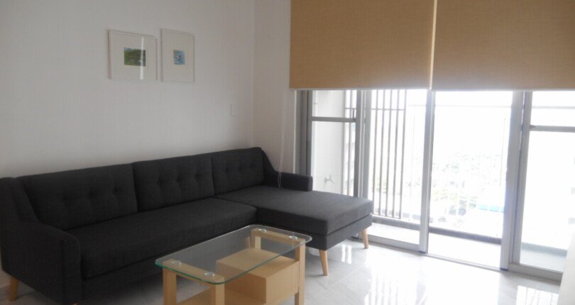 phong khach can ho cho thue 1 810x430 - Cho thuê căn hộ chung cư Scenic Valley 1, 77m2, căn góc, giá 900usd/tháng, nội thất đầy đủ.