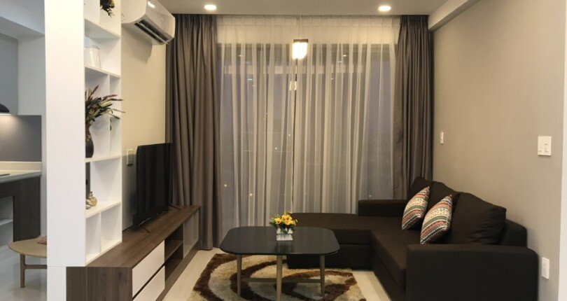 phong khach can ho cho thue 4 810x430 - Cho thuê căn góc, chung cư Hưng Phúc Happy Residences, 82m2, giá 20tr/tháng, nội thất đầy đủ.