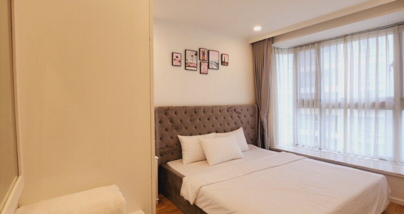 phong ngu can ho ban Copy 810x430 - Bán căn hộ chung cư Scenic Valley 1, 77m2, căn góc, view Đông Nam, giá 4.1 tỷ, nội thất đầy đủ.