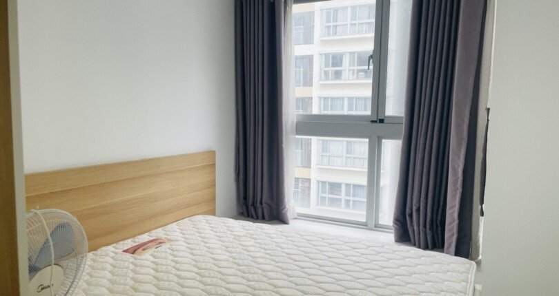 phong ngu phu can ho can ban thoang 810x430 - Bán căn hộ chung cư Scenic Valley 1, 70m2, tầng cao, giá 3.750 tỷ, nội thất đầy đủ, nhà đang có hợp đồng thuê.