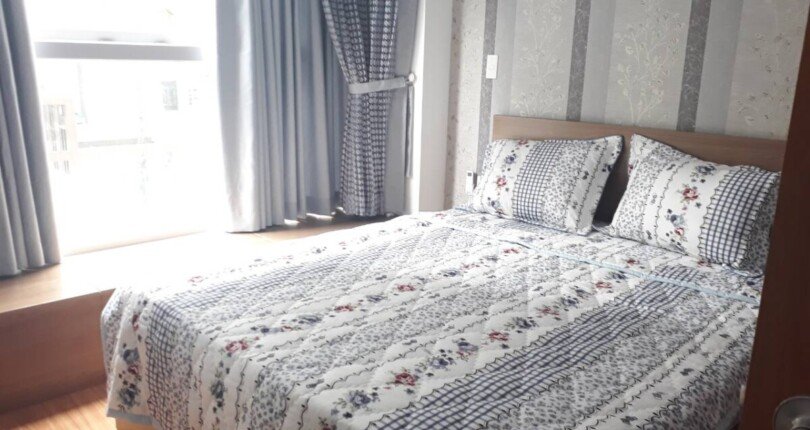 phong ngu phu cn ho cho thue 810x430 - Cho thuê căn hộ chung cư Scenic Valley 1, 77m2, căn góc, giá 900usd/tháng, nội thất đầy đủ.