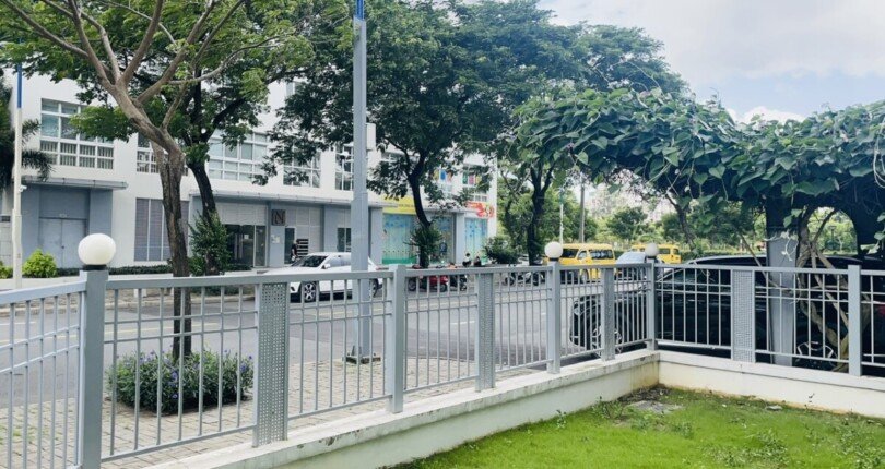 san vuon shop can cho thue 810x430 - Cho thuê Shop chung cư Happy Premier, 150m2, giá 2.500usd/tháng, nội thất đầu tư cơ bản.