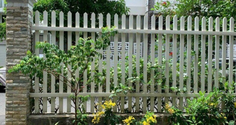 san vuon truoc nha biet thu cho thue 810x430 - Cho thuê biệt thự đơn lập Phú Mỹ Hưng Khu phố Nam Thông giá rẻ