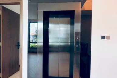 thang-may-trong-biet-thu-ban