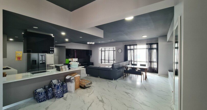 toan canh phong khach can hoban 810x430 - Chính chủ bán gấp căn hộ Riverside Residence Block D 180m2 nội thất cao cấp