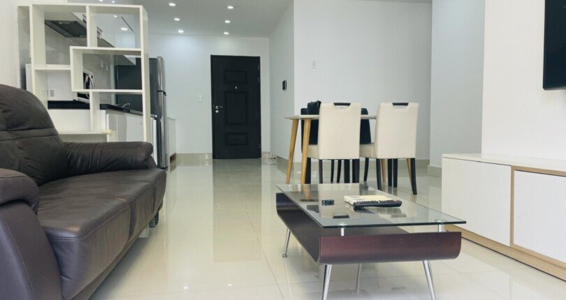 toan dien phong khach can ho can ban nhin tu cua chinh vao 810x430 - Bán căn hộ chung cư Scenic Valley 1, 70m2, tầng cao, giá 3.750 tỷ, nội thất đầy đủ, nhà đang có hợp đồng thuê.