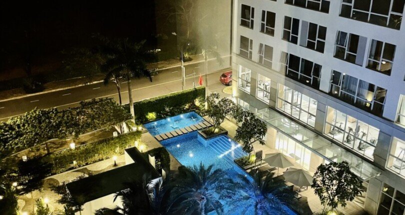 view can ho nhin ho boi noi khu ban dem 810x430 - Giá bán Happy Valley Premier Quận 7 T7/2023